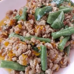 หมูสับผัดพริกเหลือง