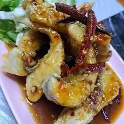 เนื้อปลากระพงราดพริก