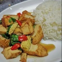 ข้าวราดกระเพราเต้าหู้เจ