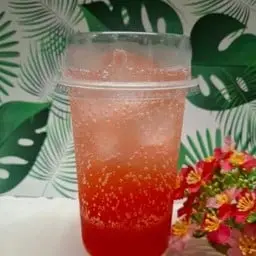 น้ำสตอเบอรี่โซดา