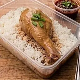 Rice with boiled chicken leg in fish sauce