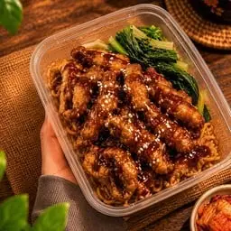 Instant noodles + fried chicken (choose your sauce)