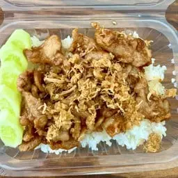 Pork with garlic rice: Pui Mek's secret recipe.