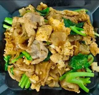 ผัดซีอิ้วเส้นใหญ่