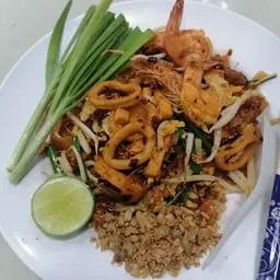 Seafood Pad Thai with Glass Noodles: Shrimp - Squid - Shellfish