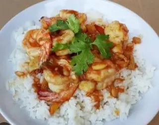 กุ้งกระเทียมราดข้าว