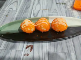 ซูชิบอลไข่กุ้ง