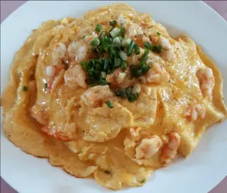 Shrimp and creamy egg rice