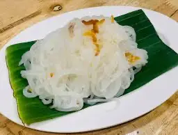 เส้นเล็กลวกโรยกระเทียมเจียว