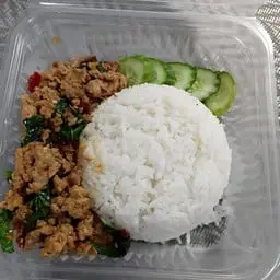 Stir-fried rice with minced pork and basil