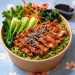 บะหมี่หยกคลุกแห้ง หมูสไลด์เทอริยากิฉ่ำซอส