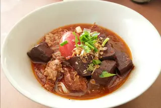Rice noodles with pork curry