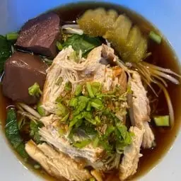 ก๋วยเตี๋ยวไก่ฉีกล้วน