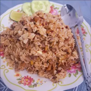 Fried rice with fermented fish paste, minced pork, and pork cracklings.