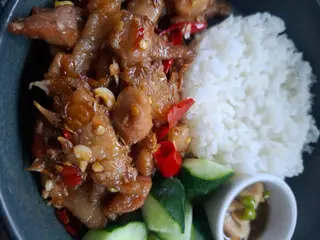 Grilled pork neck with rice, stir-fried with chili and salt.