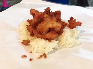ข้าวเหนียวหมูทอด