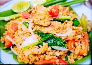 ข้าวผัดโบราณหมูนุ่ม