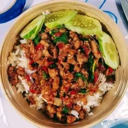 Stir-fried minced pork with basil and beans