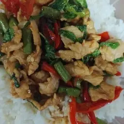 Stir-fried pork with basil and beans.