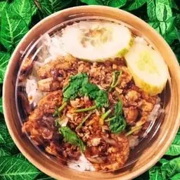 Rice with sliced pork, garlic and pepper.