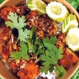 (Side dish) Fried chicken - stir-fried with garlic and pepper.