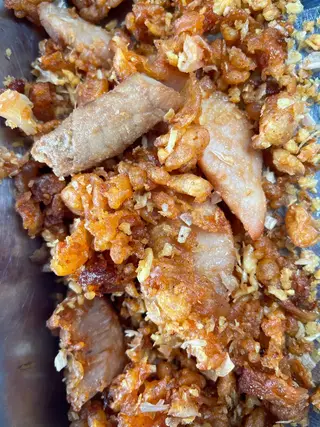 Sticky rice with chicken and garlic