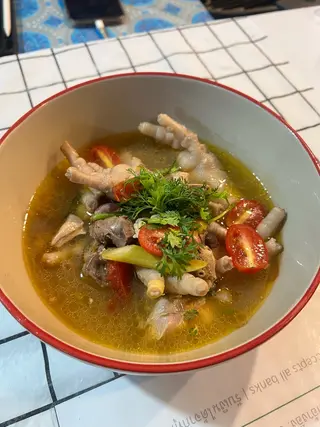 Chicken feet sour soup