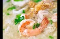 Rice porridge with shrimp and squid