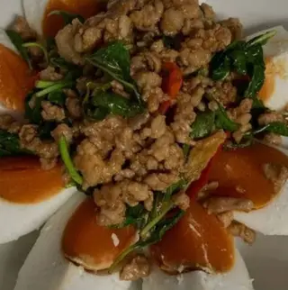 ข้าวกระเพราหมูสับไข่เค็ม