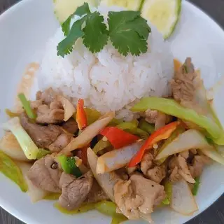 Chicken fried rice with bell peppers