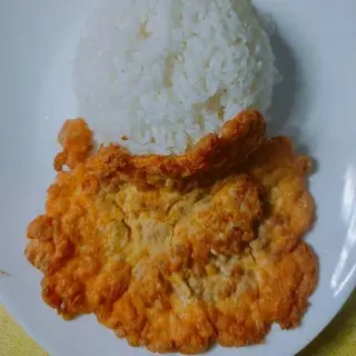 Rice with minced pork omelet