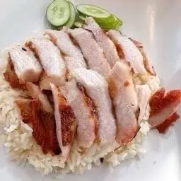 ข้าวมันคอหมูย่าง(น้ำจิ้มแจ่ว)