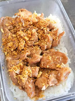 หมูสันคอสไลด์ทอดกระเทียม