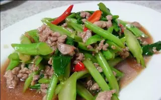 ผัดคะน้าหมูสับราดข้าวหอม