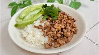 Minced pork stir-fried with garlic, served over rice.