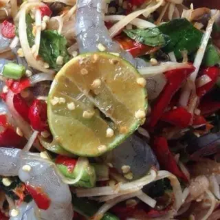 ตำถาด กุ้งสด