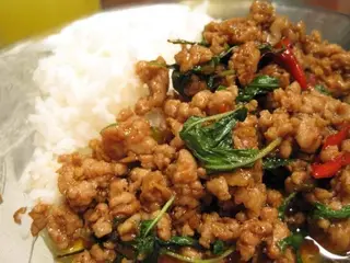 Minced pork basil rice
