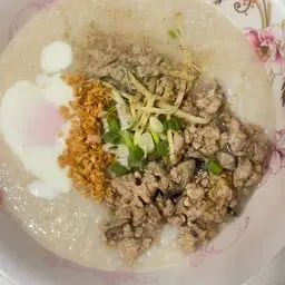 ข้าวต้มหมูสับโบราณใส่ไข่