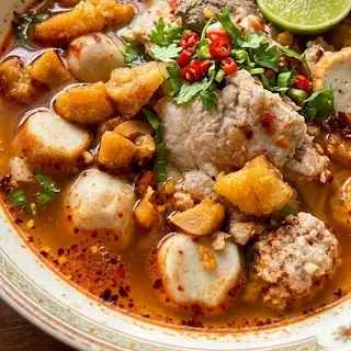 ก๋วยเตี๊ยวต้มยำกากหมู