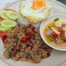 Stir-fried basil with chicken and a fried egg.