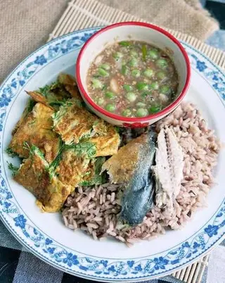 ข้าวปลาทูกะปิ