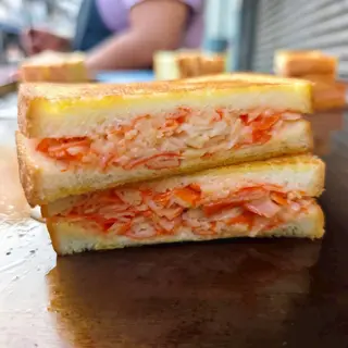 แซนด์วิชย่างปูอัดไข่กุ้ง