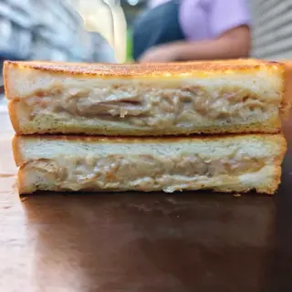แซนด์วิชย่างทูน่าสลัด