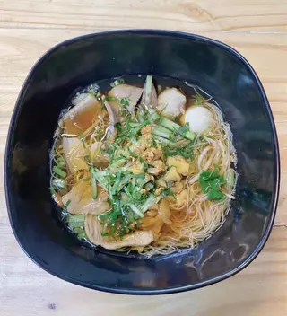ก๋วยเตี๋ยวหมูเลียงแตงกวา