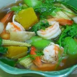 Mixed vegetable curry with fresh shrimp