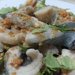 Blanched fish with dipping sauce