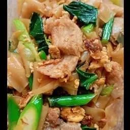 Stir-fried wide rice noodles with soy sauce