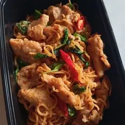 Spicy stir-fried instant noodles