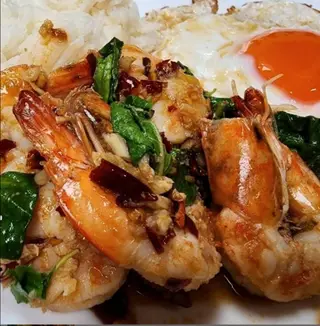 Fried rice with basil, shrimp, dried chilies + fried egg