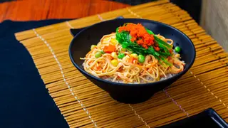 ข้าวหน้าสลัดปูอัด
